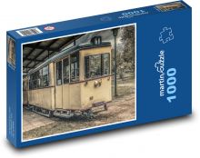 Retro tramvaj v depu Puzzle 1000 dílků - 60 x 46 cm