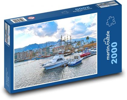 Kypr - přístav s loděmi, moře - Puzzle 2000 dílků, rozměr 90x60 cm
