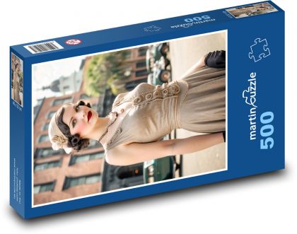 Woman in retro clothes - Puzzle of 500 pieces, size 46x30 cm 
