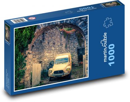 Ein alter Lieferwagen in einer steinernen Burg - Puzzle - 1000 Teile