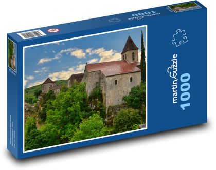 Kamienny kościół nad doliną z wieżą - Puzzle 1000 elementów, rozmiar 60x46 cm