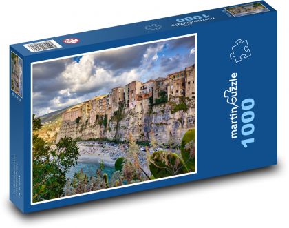 Pláž - mesto, skala - Puzzle 1000 dielikov, rozmer 60x46 cm