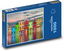 Farebné domy - odraz vo vode, mraky Puzzle 1000 dielikov - 60 x 46 cm 
