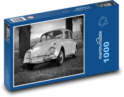 A small car in the forest, a veteran - Puzzle 1000 pieces, size 60x46 cm 