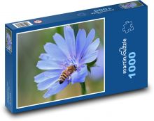 Modrý květ - divoká včela Puzzle 1000 dílků - 60 x 46 cm