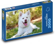 Ležící bílý pes s vypláznutým jazykem Puzzle 2000 dílků - 90 x 60 cm