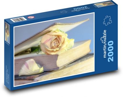 Bílá růže s knihou - puzzle 2000 dílků