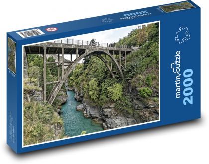 Most v novozélandskej krajine - Puzzle 2000 dielikov, rozmer 90x60 cm 