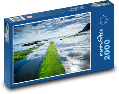 Zelené pobrežie pri mori - Puzzle 2000 dielikov, rozmer 90x60 cm 