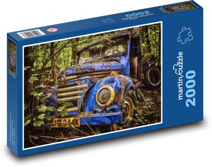 Opustené staré nákladné auto v lese - Puzzle 2000 dielikov, rozmer 90x60 cm 