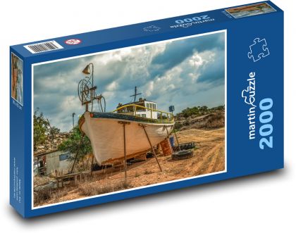 Loď na břehu - Puzzle 2000 dílků, rozměr 90x60 cm
