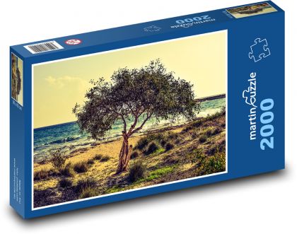 Osamocený strom na pobřeží - puzzle 2000 dílků