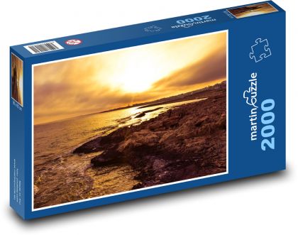 Skaliste wybrzeże o zachodzie słońca - Puzzle 2000 elementów, rozmiar 90x60 cm