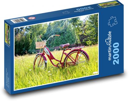 Rower retro na zielonym polu - Puzzle 2000 elementów, rozmiar 90x60 cm