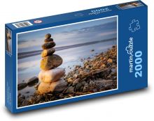 Kamenná věžička na břehu jezera Puzzle 2000 dílků - 90 x 60 cm