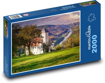 Hrad nad řekou - Puzzle 2000 dílků, rozměr 90x60 cm