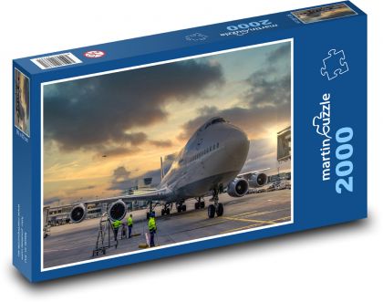 Aircraft on runway - Puzzle 2000 pieces, size 90x60 cm 