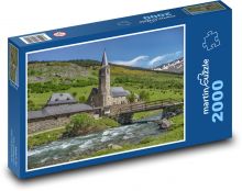 Kostol, hory, rieka Puzzle 2000 dielikov - 90 x 60 cm