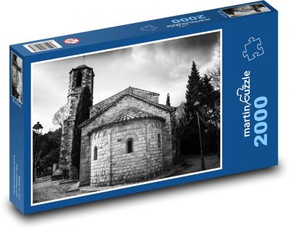 Kościół romański - Puzzle 2000 elementów, rozmiar 90x60 cm