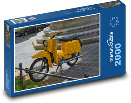 Retro skútr ve městě - puzzle 2000 dílků