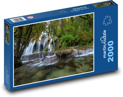 Kaskadenartiger Wasserfall im Wald - Puzzle - 2000 Teile