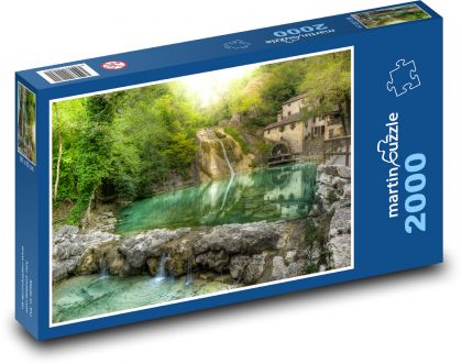 Starý mlýn u vodopádu - puzzle 2000 dílků