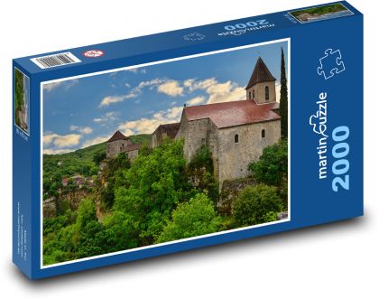 Kamenný kostel nad údolím s věží - puzzle 2000 dílků