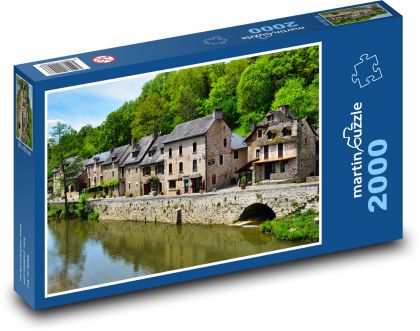 Magiczna wioska nad rzeką - Puzzle 2000 elementów, rozmiar 90x60 cm