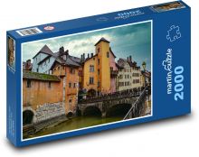 Zabytkowe miasto z kolorowymi domkami Puzzle 2000 elementów - 90x60 cm