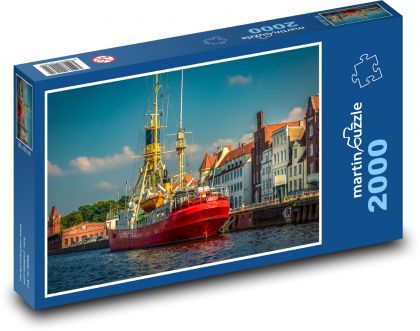 Zabytkowy port z łodzią, Lubeka - Puzzle 2000 elementów, rozmiar 90x60 cm