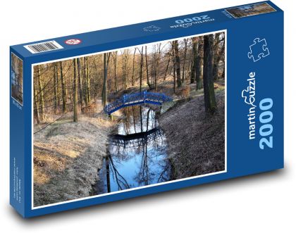 Rzeka - most, las - Puzzle 2000 elementów, rozmiar 90x60 cm