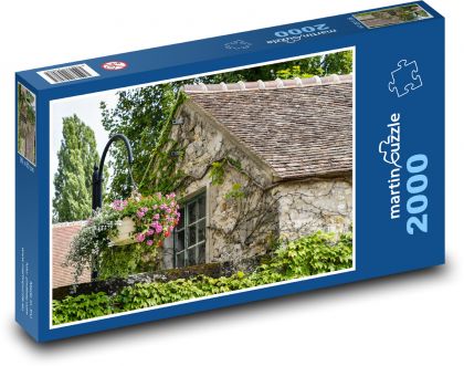 Starý dom - kvety, vegetácia - Puzzle 2000 dielikov, rozmer 90x60 cm 