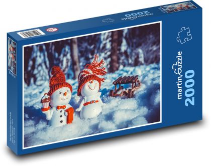 Bałwany - dekoracja, śnieg - Puzzle 2000 elementów, rozmiar 90x60 cm