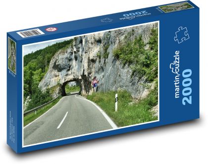 Tunel - silnice, příroda - Puzzle 2000 dílků, rozměr 90x60 cm
