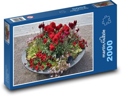 Červené květiny - dekorace v hrnci, zahrada - puzzle 2000 dílků