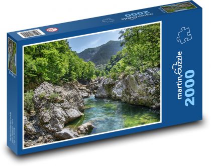 Řeka - skály, les - Puzzle 2000 dílků, rozměr 90x60 cm