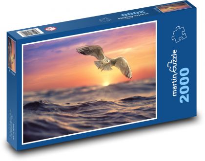 Latająca mewa - zachód słońca nad morzem, chmury - Puzzle 2000 elementów, rozmiar 90x60 cm
