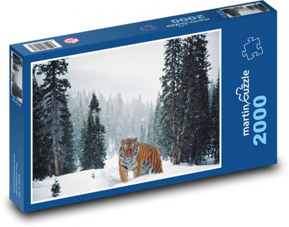 Tygr ve sněhu - lesní krajina, stromy  - Puzzle 2000 dílků, rozměr 90x60 cm
