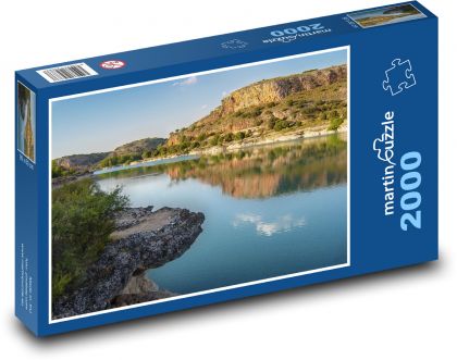 Krajina - skály, laguna - puzzle 2000 dílků