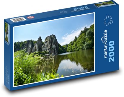 Jezioro, skała, las - Puzzle 2000 elementów, rozmiar 90x60 cm