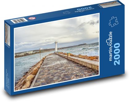 Molo przy wybrzeżu - latarnia morska, morze - Puzzle 2000 elementów, rozmiar 90x60 cm