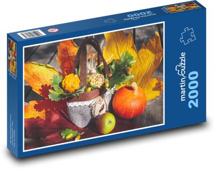 Jesienna dekoracja - kolorowe liście, dynia - Puzzle 2000 elementów, rozmiar 90x60 cm