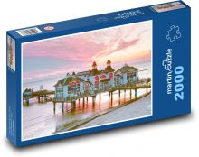 Domy na moři - molo, západ slunce Puzzle 2000 dílků - 90 x 60 cm