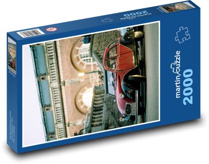Auto - veterán, ulice - Puzzle 2000 dílků, rozměr 90x60 cm