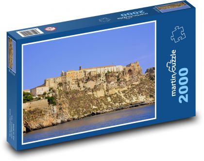 Zamek - skały, morze - Puzzle 2000 elementów, rozmiar 90x60 cm