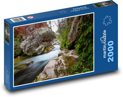 Řeka - příroda, stromy - puzzle 2000 dílků