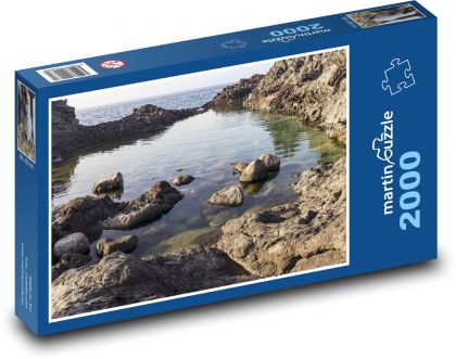 Jezero - skály, pobřeží  - Puzzle 2000 dílků, rozměr 90x60 cm