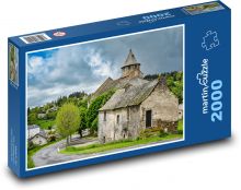 Kostol - starý dom, obec Puzzle 2000 dielikov - 90 x 60 cm