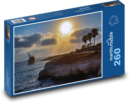 Shipwreck on shore - Puzzle 260 pieces, size 41x28.7 cm 