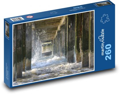 Fale pod drewnianym pomostem - Puzzle 260 elementów, rozmiar 41x28,7 cm